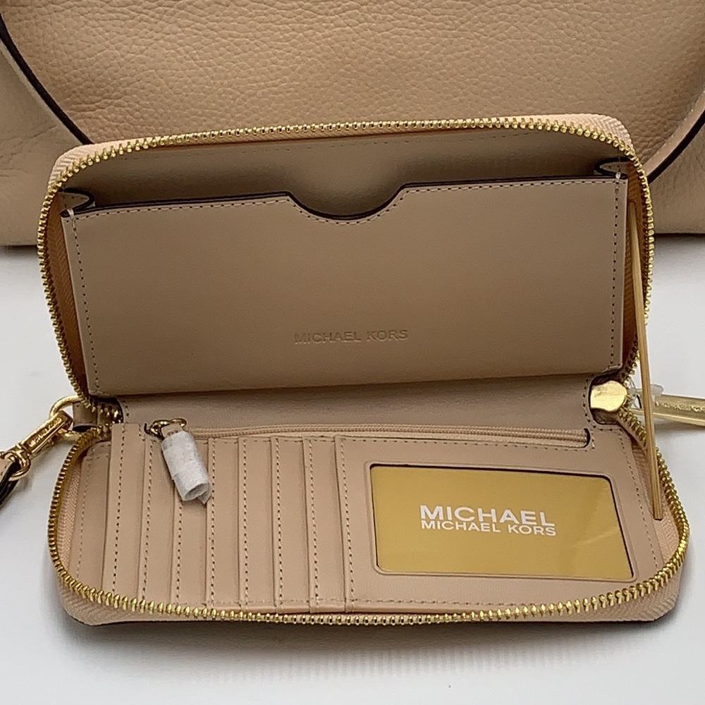 Michael Kors Medium Front Pocket Shoulder Chain Tote & LG Multifunctional Wallet - Picture 9 of 16